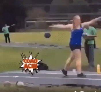 Cú ném chuẩn của năm.