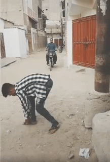 Anh nhạy cảm quá.