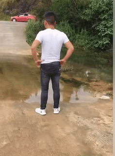 Khi đi đám cưới mà không muốn ướt giày. Khi đi đám cưới mà không muốn ướt giày.
