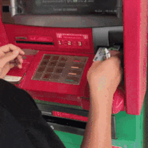 Nghèo đến cướp cũng phải cảm thông. Nghèo đến cướp cũng phải cảm thông.