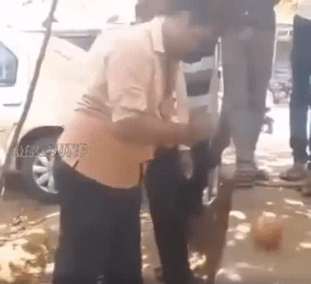 Đừng bao giờ đứng gần cao thủ. Đừng bao giờ đứng gần cao thủ.