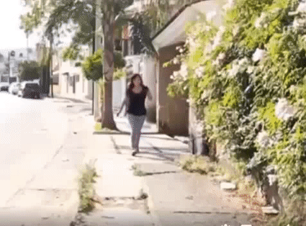 Khi đang rất yêu đời. Khi đang rất yêu đời.