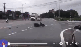 Của ai để quên ra mang về đi.