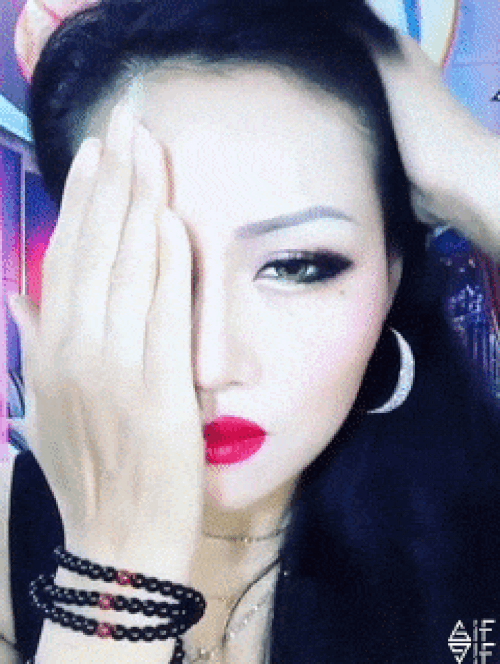 Sức mạnh của trang điểm. Sức mạnh của trang điểm.