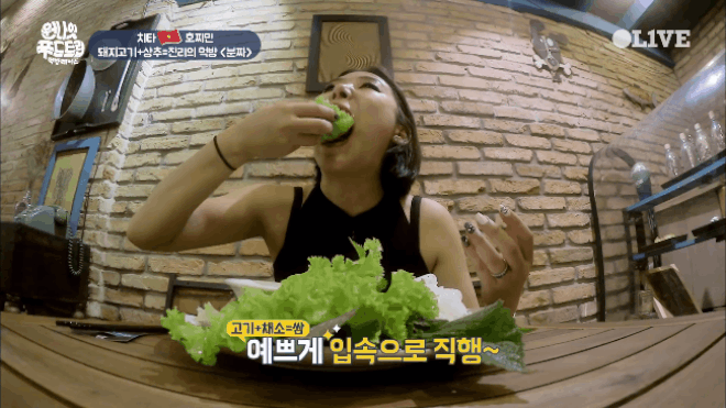 1001 "sáng kiến" cách ăn bún chả Hà Nội của sao Hàn thậm chí người Việt cũng không ngờ tới - Ảnh 2. 1001 "sáng kiến" cách ăn bún chả Hà Nội của sao Hàn thậm chí người Việt cũng không ngờ tới - Ảnh 2.