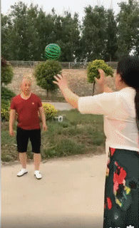 Đừng có tin người quá.