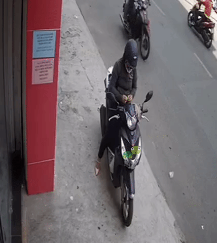 Chỉ là gạy móng tay thôi mà Chỉ là gạy móng tay thôi mà