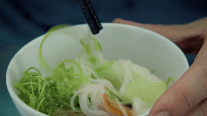 1001 "sáng kiến" cách ăn bún chả Hà Nội của sao Hàn thậm chí người Việt cũng không ngờ tới - Ảnh 11. 1001 "sáng kiến" cách ăn bún chả Hà Nội của sao Hàn thậm chí người Việt cũng không ngờ tới - Ảnh 11.