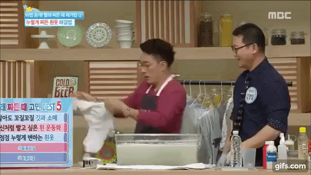 Không cần dùng thuốc tẩy, áo ố vàng đến mấy chỉ dùng thứ này 5 Không cần dùng thuốc tẩy, áo ố vàng đến mấy chỉ dùng thứ này 5