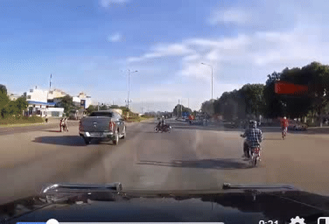 Bỏ của chạy lấy người thôi. Bỏ của chạy lấy người thôi.