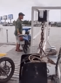 Sao anh nỡ... Sao anh nỡ...