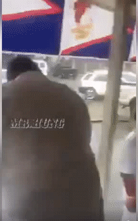 Mưa rồi chạy thôi. Mưa rồi chạy thôi.