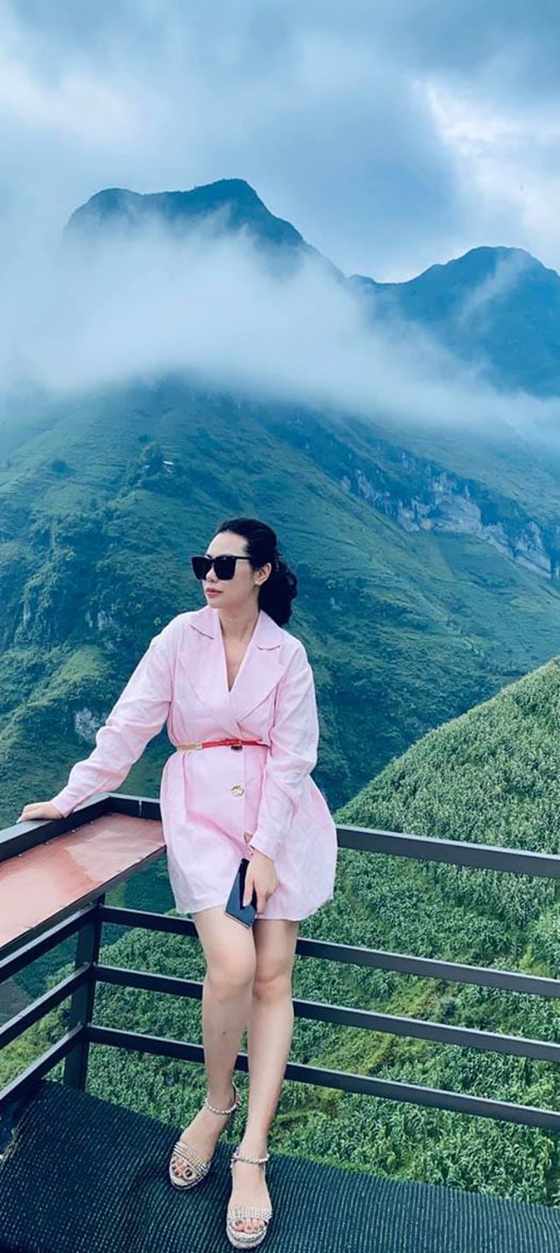Cả hai vợ chồng nam ca sĩ Tùng Dương đều thích cuộc sống tự do, bay bổng, không ràng buộc. Anh từng chia sẻ về cuộc sống hiện tại của cả hai khi bên nhau: "Chúng tôi quan niệm hạnh phúc là những điều bình dị thực tế nhất mà chúng tôi mang tới cho nhau, nhỏ bé nhưng thiêng liêng chứ không phải là những gì to tát mơ hồ dù cuộc sống của Dương luôn đan xen giữa hư và thực. Hạnh phúc phải là cái thiết thực chứ không hẳn là trên giấy tờ” . Cả hai vợ chồng nam ca sĩ Tùng Dương đều thích cuộc sống tự do, bay bổng, không ràng buộc. Anh từng chia sẻ về cuộc sống hiện tại của cả hai khi bên nhau: "Chúng tôi quan niệm hạnh phúc là những điều bình dị thực tế nhất mà chúng tôi mang tới cho nhau, nhỏ bé nhưng thiêng liêng chứ không phải là những gì to tát mơ hồ dù cuộc sống của Dương luôn đan xen giữa hư và thực. Hạnh phúc phải là cái thiết thực chứ không hẳn là trên giấy tờ” .