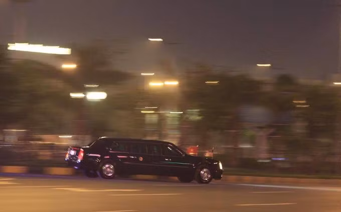 Tổng thống Donald Trump đặt chân đến Hà Nội