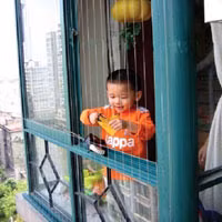 Chuồng cọp nhà tầng bảo vệ con với ngã