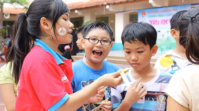 Lớn lên cùng màu áo tình nguyện