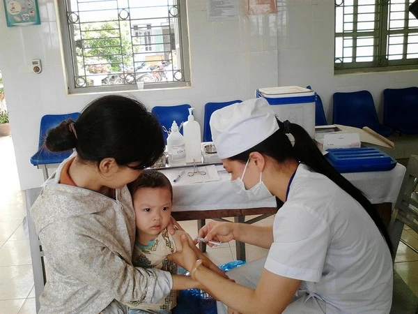 "Tích" ngày mang con tiêm miễn phí vắcxin viêm não Nhật Bản 