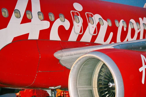 Sáng nay, chim trời đâm "gãy" cánh máy bay Air Asia!