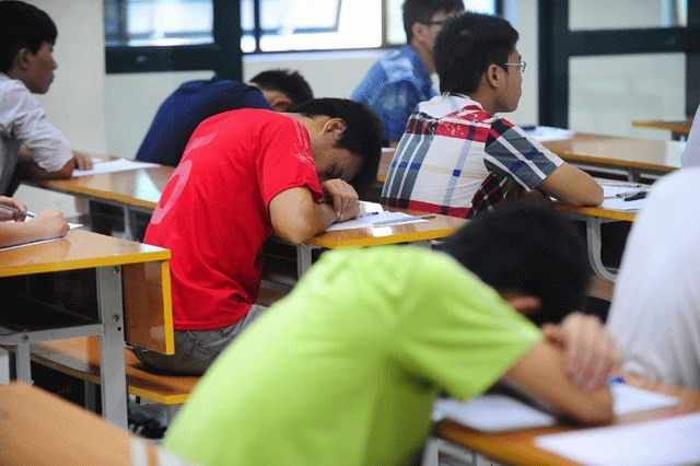 Học hành, thi cử căng thẳng, nhiều sĩ tử đã đổ bệnh trước ngày thi. Ảnh: Giang Huy