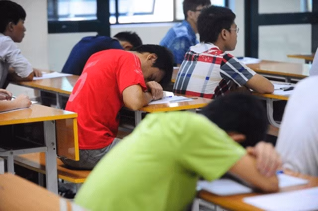 Học hành, thi cử căng thẳng, nhiều sĩ tử đã đổ bệnh trước ngày thi. Ảnh: Giang Huy