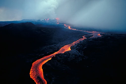 Dung nham từ đỉnh núi lửa Mauna Loa trong đợt phun trào năm 1984. Ảnh: USGS