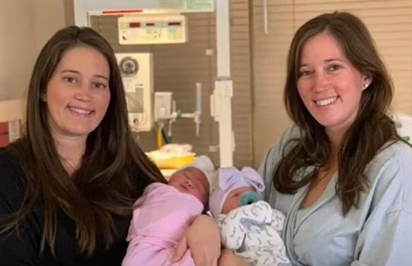 Hy hữu: Cặp chị em sinh đôi đẻ con cùng một ngày vào đúng sinh nhật ảnh 1 Hi hữu: Cặp chị em sinh đôi đẻ con cùng một ngày vào đúng sinh nhật