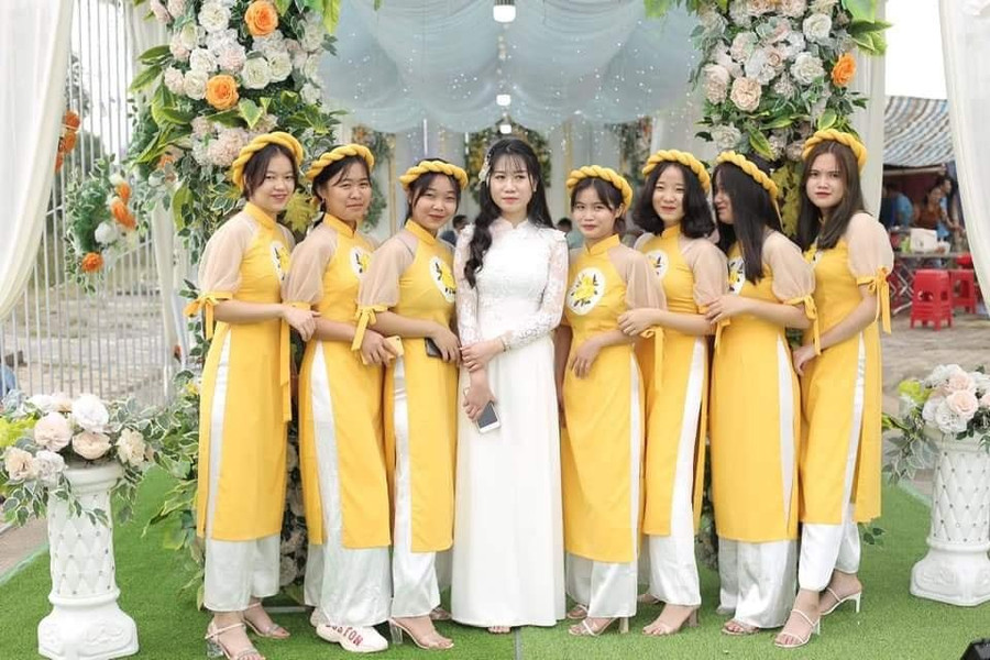Thần thái cô dâu kém sắc trong bức ảnh này. Cô dâu “dở khóc dở cười” lên mạng kêu than vì tin nhầm thợ ảnh