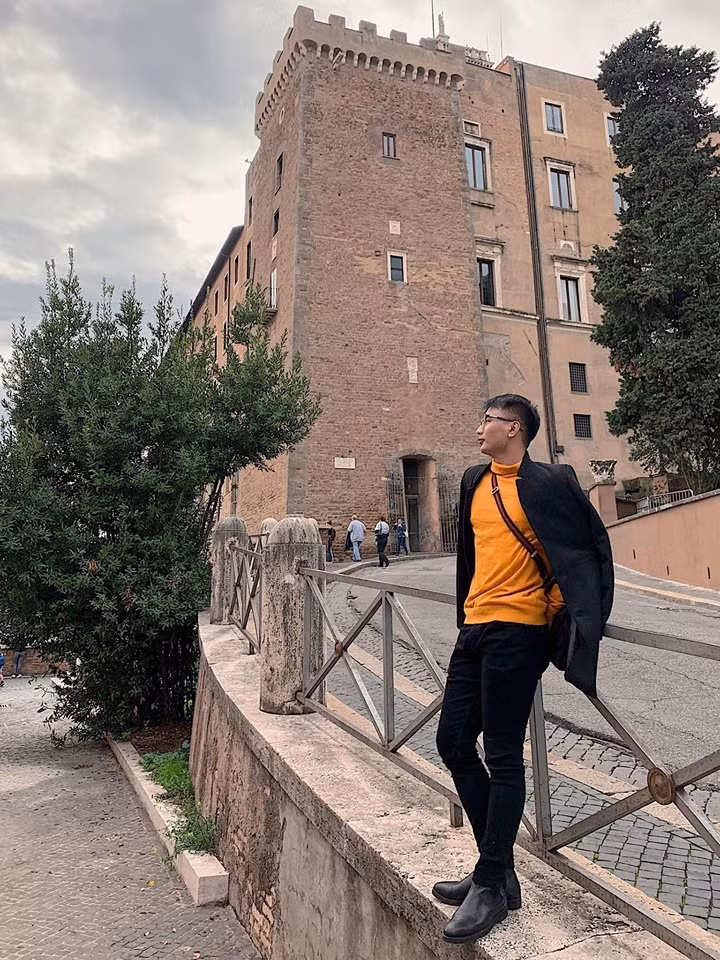 Cựu thí sinh Olympia “mọt sách” trở thành thầy giáo IELTS điển trai, năng động