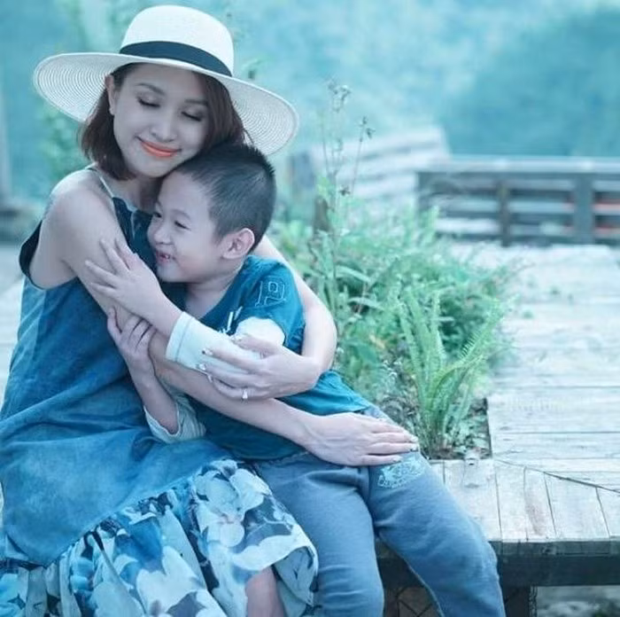 Vân Hugo đã làm mẹ đơn thân suốt gần 8 năm qua.