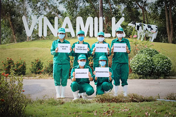 Nhân viên công ty Vinamilk gửi đến những “người hùng nơi tuyến đầu” lời động viên tinh thần ý nghĩa