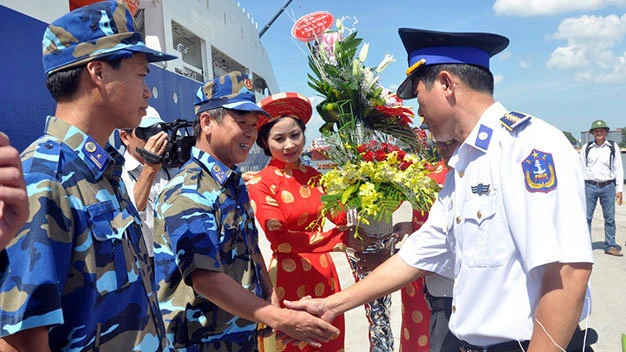 2 tàu CSB trở về sau gần 100 ngày cưỡi sóng