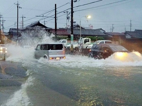 Nhật Bản: Bão Halong đổ vào miền Tây, động đất lớn ở phía Bắc