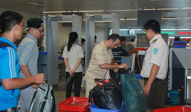 Chậm, hủy chuyến bay vì phi công, tiếp viên đến muộn