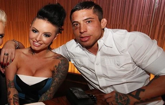 Christy Mack và bạn gái khi còn mặn nồng.