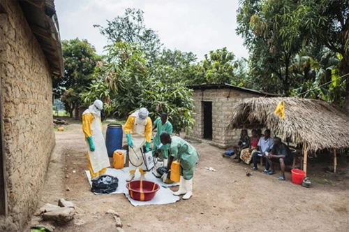 Đôi vợ chồng tung tin có dịch Ebola ở Việt Nam như thế nào