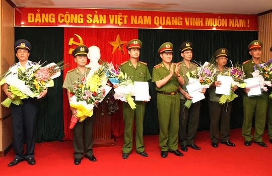 Khen thưởng lực lượng phá chuyên án Minh "Sâm"- Ảnh Thanh Tâm