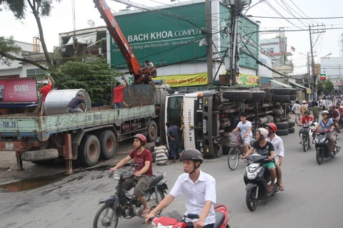 "Tử thần lá thép" lướt mặt hàng chục người đi đường