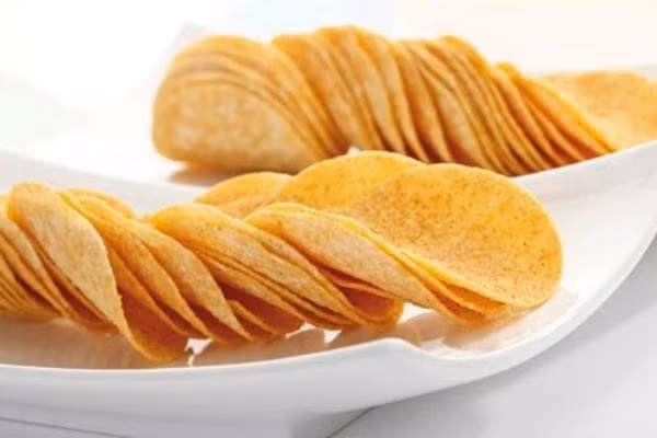 Khoai tây là thực phẩm giàu carbohydrates, khi được đun nóng trong nhiệt độ từ 120 độ C trở lên dưới tác dụng của axit amin và đường có trong khoai tây đã tạo ra acrylamide - một chất rất nguy hiểm gây ung thư. Khoai tây là thực phẩm giàu carbohydrates và khi được đun nóng trong nhiệt độ từ 120 độ trở lên dưới tác dụng của axit amin và đường có trong khoai tây đã tạo ra acrylamide một chất rất nguy hiểm gây ung thư.