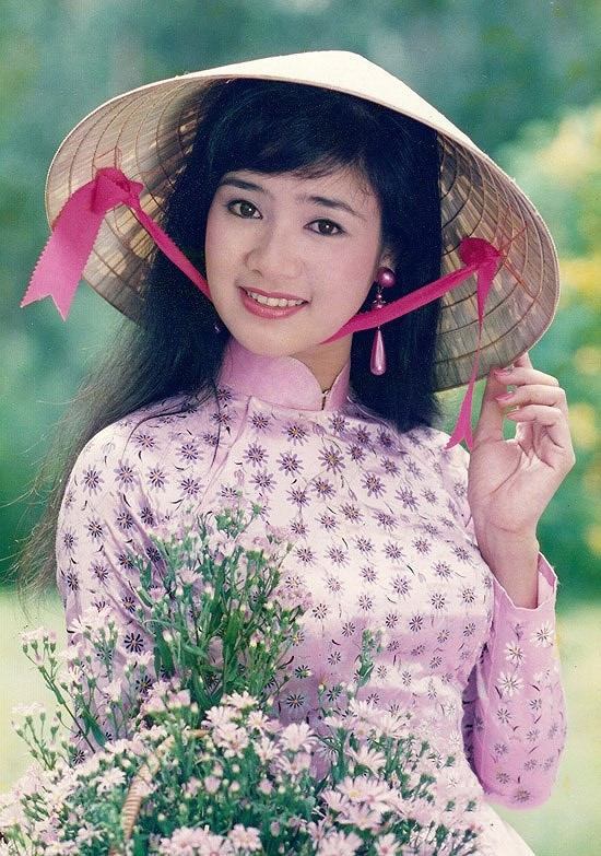 Nghệ sĩ Thu Hà sinh năm 1969, tại Tuyên Quang, được mệnh danh là một trong những mỹ nhân màn ảnh của thập niên 1990, cùng thời Việt Trinh, Diễm Hương, Thanh Mai... Nghệ sĩ Thu Hà sinh năm 1969, tại Tuyên Quang, được mệnh danh là một trong những mỹ nhân màn ảnh của thập niên 1990, cùng thời Việt Trinh, Diễm Hương, Thanh Mai...