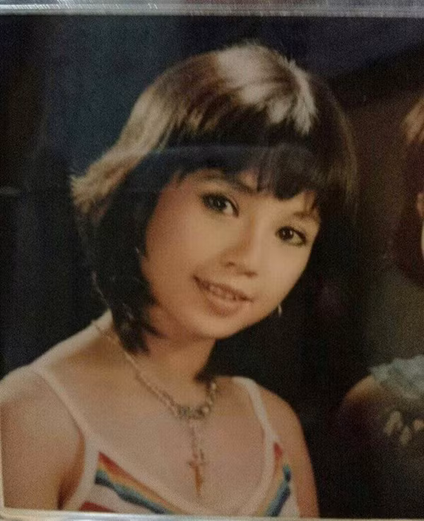 Tiếp đó là NSND Lan Hương sinh năm 1963 tại Hà Nội. Chị ghi dấu ấn với vai diễn để đời trong phim "Em bé Hà Nội" của đạo diễn Hải Ninh, công chiếu năm 1974.