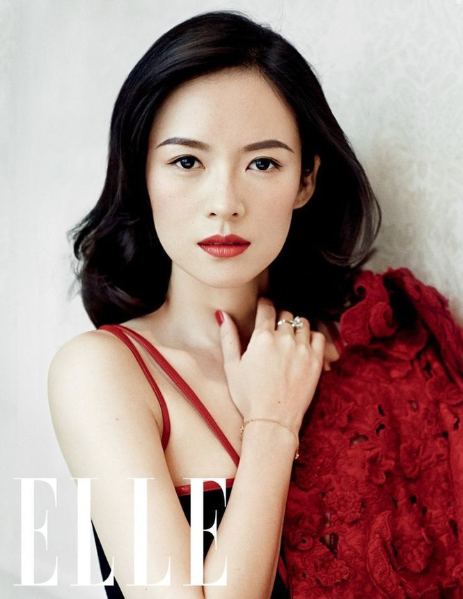 Một số cư dân mạng bình luận: “Không thể sống mãi ở tuổi thanh xuân được, con người ta sẽ già đi”, “Thời gian quả thực đáng sợ”, “Cô ấy đã ngoài 40 rồi, vả lại còn trải qua hai lần sinh nở, những dấu hiệu này quá là điều bình thường, không có gì đáng nói”,… Nhan sắc Chương Tử Di xuống cấp thê thảm, lộ da chảy xệ, hói đầu sau sinh - ảnh 3