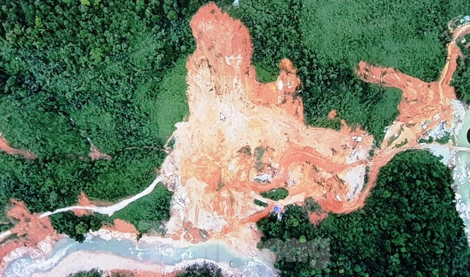 Chặn dòng tại đập bê tông Rào Trăng 3 tìm kiếm người mất tích ảnh 2 Đề xuất bước tìm kiếm mới đối với người mất tích tại Rào Trăng 3 - ảnh 2