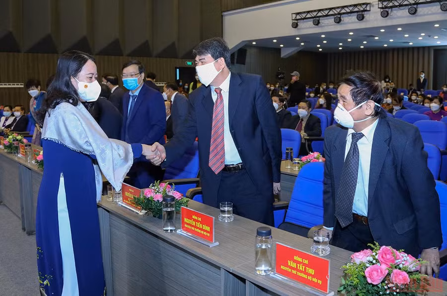 Lễ kỷ niệm 50 năm ngày truyền thống trường Đại học Nôi vụ Hà Nội và đón nhận Huân chương Lao động hạng Nhất -4