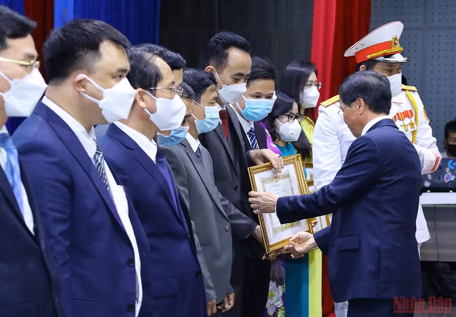 Lễ kỷ niệm 50 năm ngày truyền thống trường Đại học Nôi vụ Hà Nội và đón nhận Huân chương Lao động hạng Nhất -3