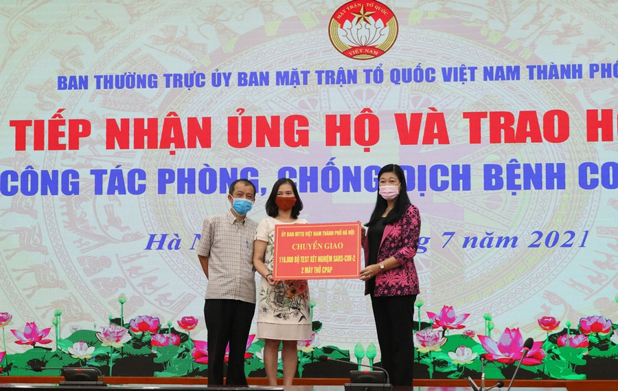 Hà Nội tiếp nhận 100 bộ nghìn bộ test nhanh Covid-19 “made in Vietnam” -0