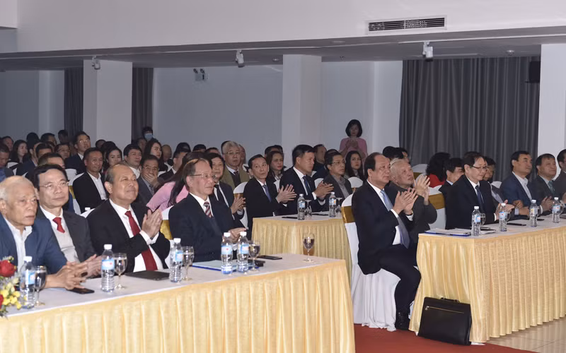 Kỷ niệm 15 năm Cổng Thông tin điện tử Chính phủ hòa mạng internet toàn cầu -0