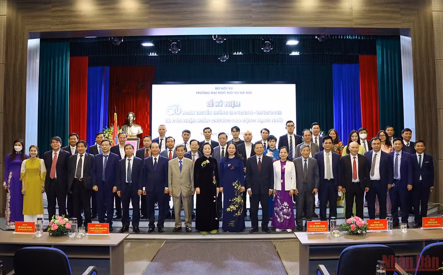 Lễ kỷ niệm 50 năm ngày truyền thống trường Đại học Nôi vụ Hà Nội và đón nhận Huân chương Lao động hạng Nhất -0