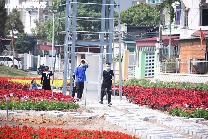 Ảnh: Chiều mùng 1 Tết vắng lặng tại tâm dịch Chí Linh - 4