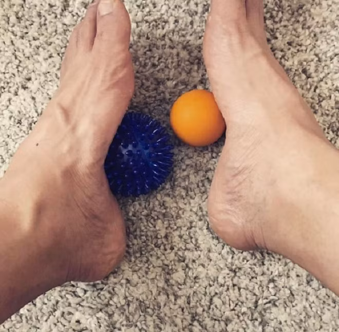 Mẹo hay giúp đôi bàn chân luôn nuột nà, hoàn hảo bất chấp giá rét - 5