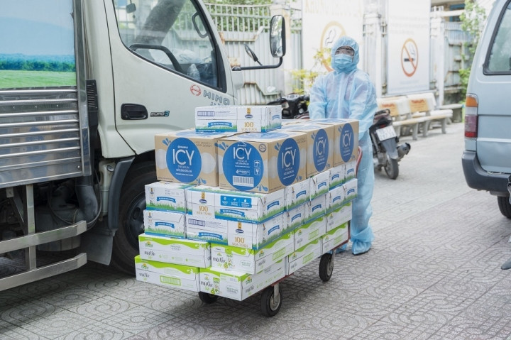 Vinamilk tiếp sức lực lượng tuyến đầu sàng lọc cho người dân TP.HCM - 1